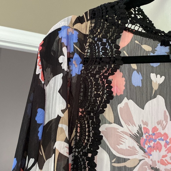 Shear kimono shawl from Torrid - Picture 5 of 8